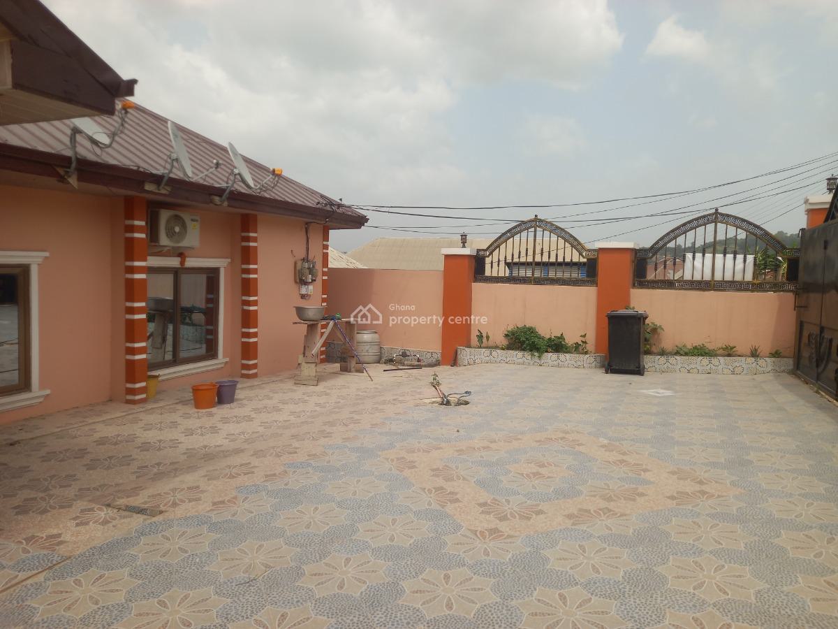 5 Bedrooms, Buoho, on Kronum Afrancho Road., Kumasi Metropolitan, Ashanti, House for Sale