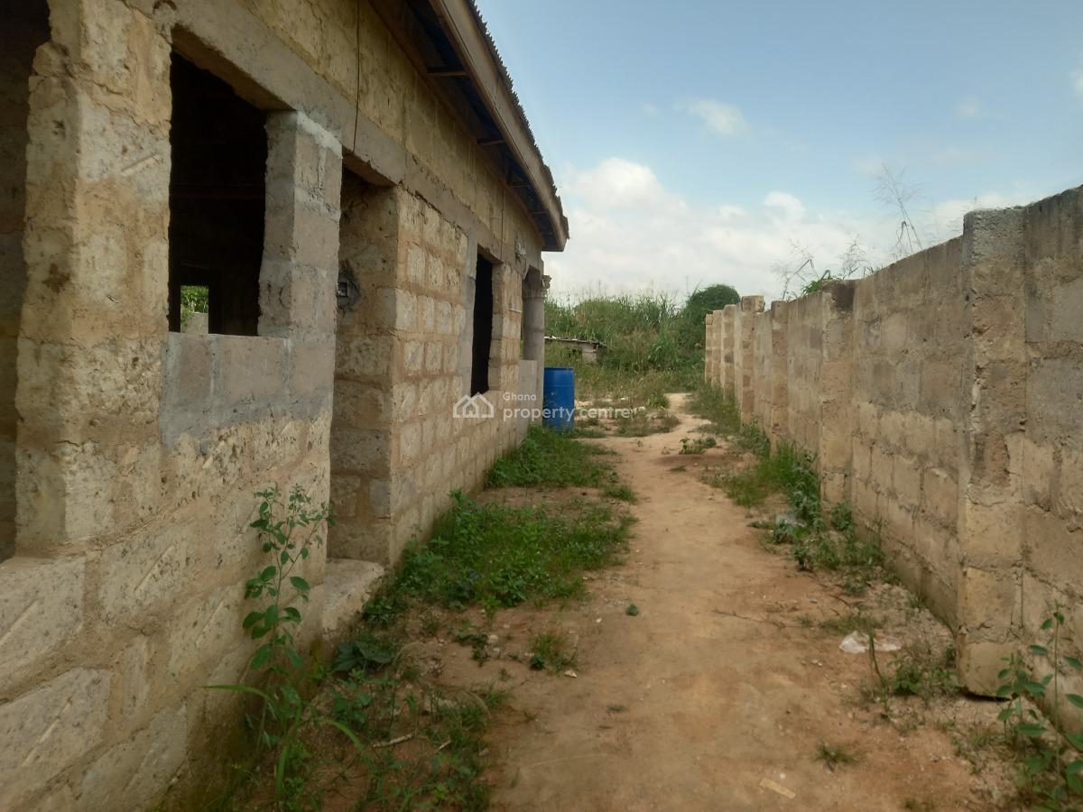 5 Bedrooms, Krobo, on Kenyasi Abrem Road., Kwabre, Ashanti, House for Sale