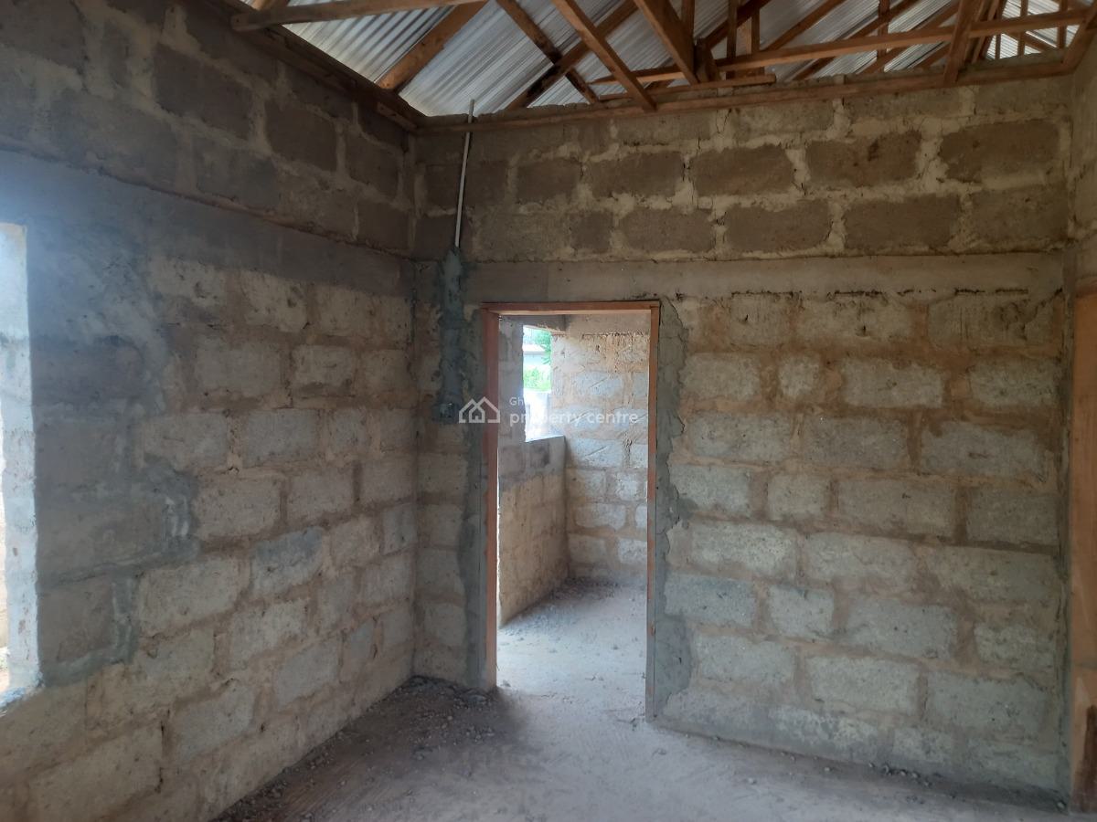 5 Bedrooms, Krobo, on Kenyasi Abrem Road., Kwabre, Ashanti, House for Sale