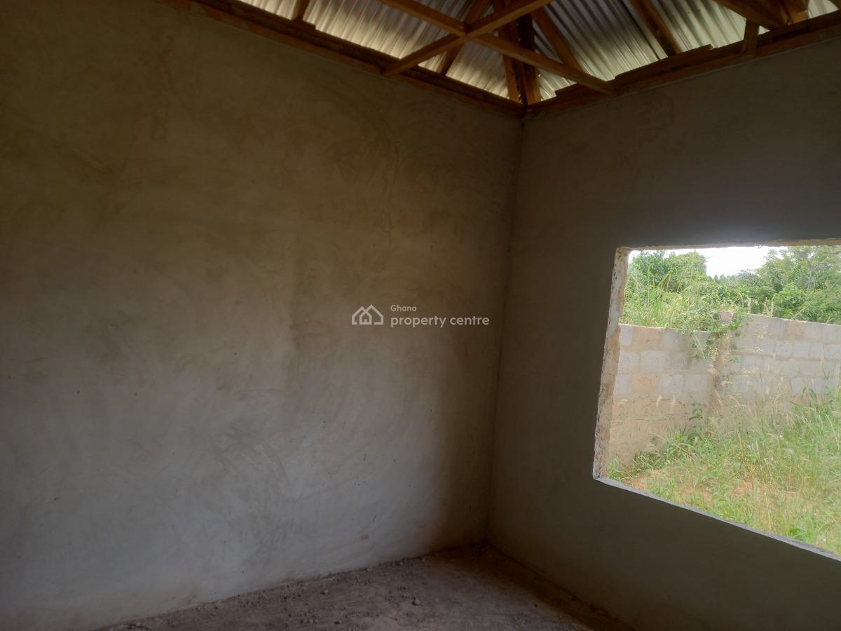 5 Bedrooms, Krobo, on Kenyasi Abrem Road., Kwabre, Ashanti, House for Sale