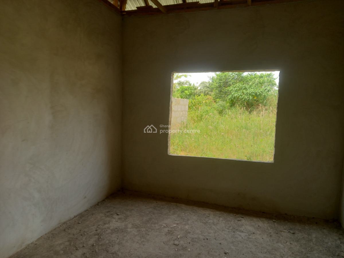 5 Bedrooms, Krobo, on Kenyasi Abrem Road., Kwabre, Ashanti, House for Sale