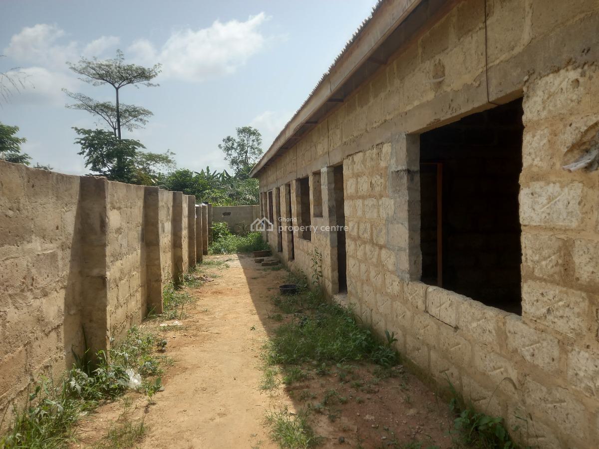 5 Bedrooms, Krobo, on Kenyasi Abrem Road., Kwabre, Ashanti, House for Sale