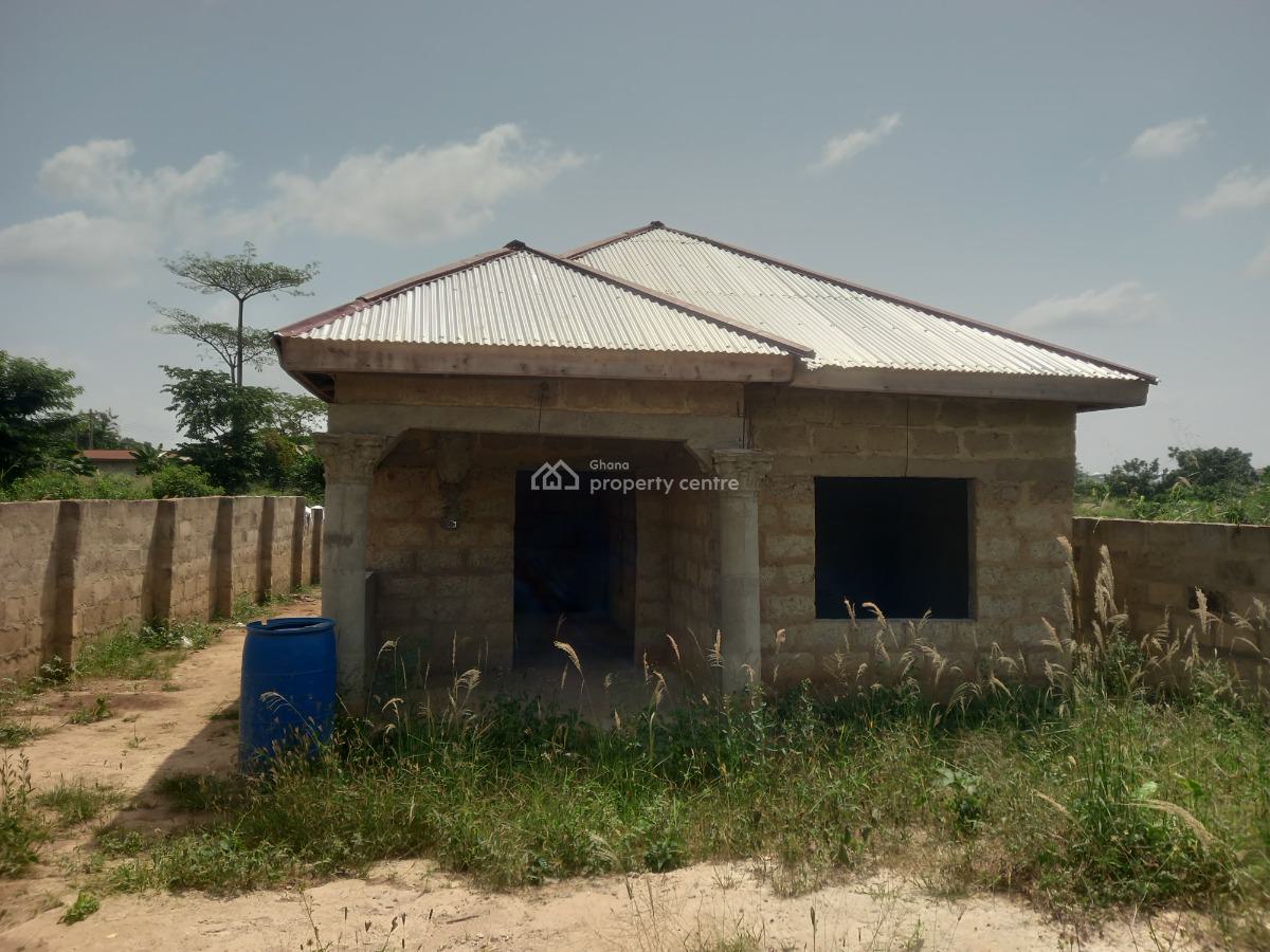 5 Bedrooms, Krobo, on Kenyasi Abrem Road., Kwabre, Ashanti, House for Sale