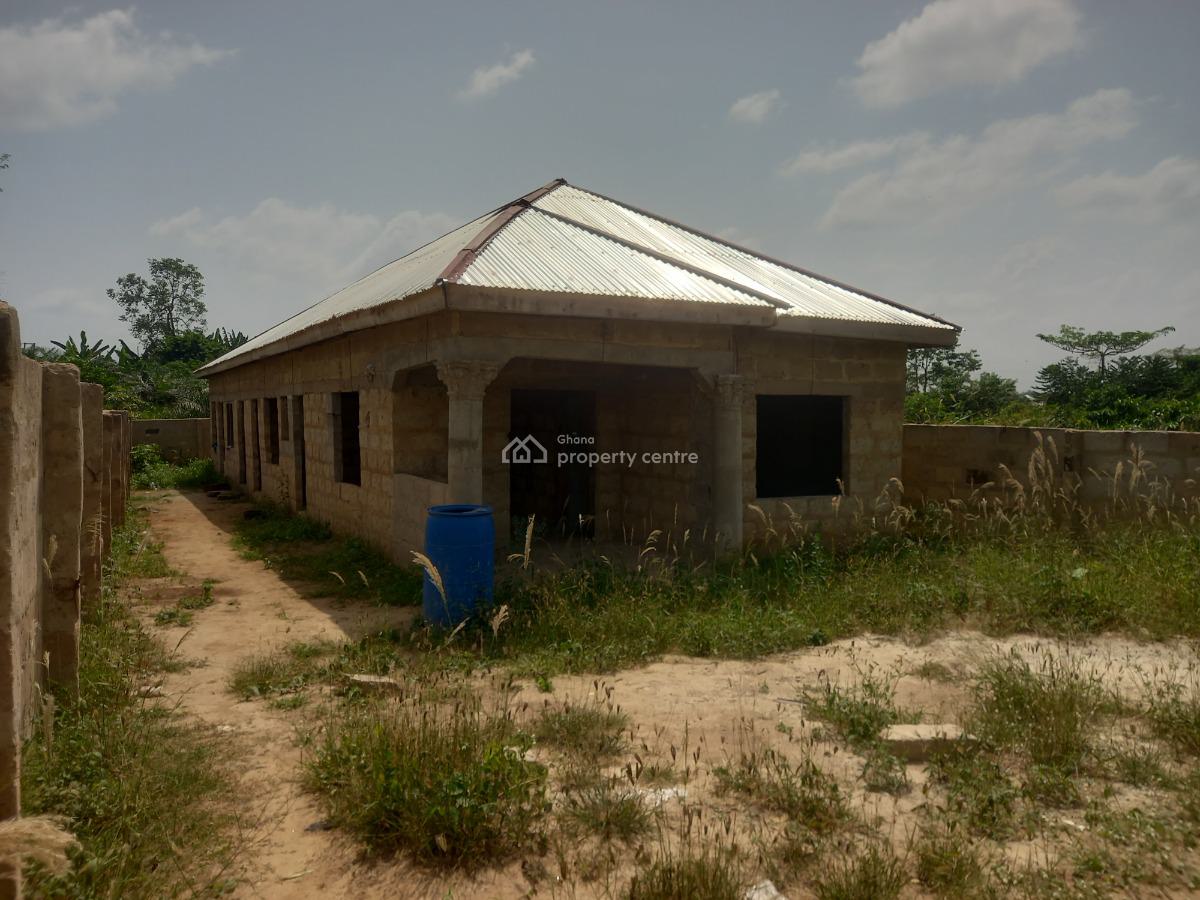 5 Bedrooms, Krobo, on Kenyasi Abrem Road., Kwabre, Ashanti, House for Sale