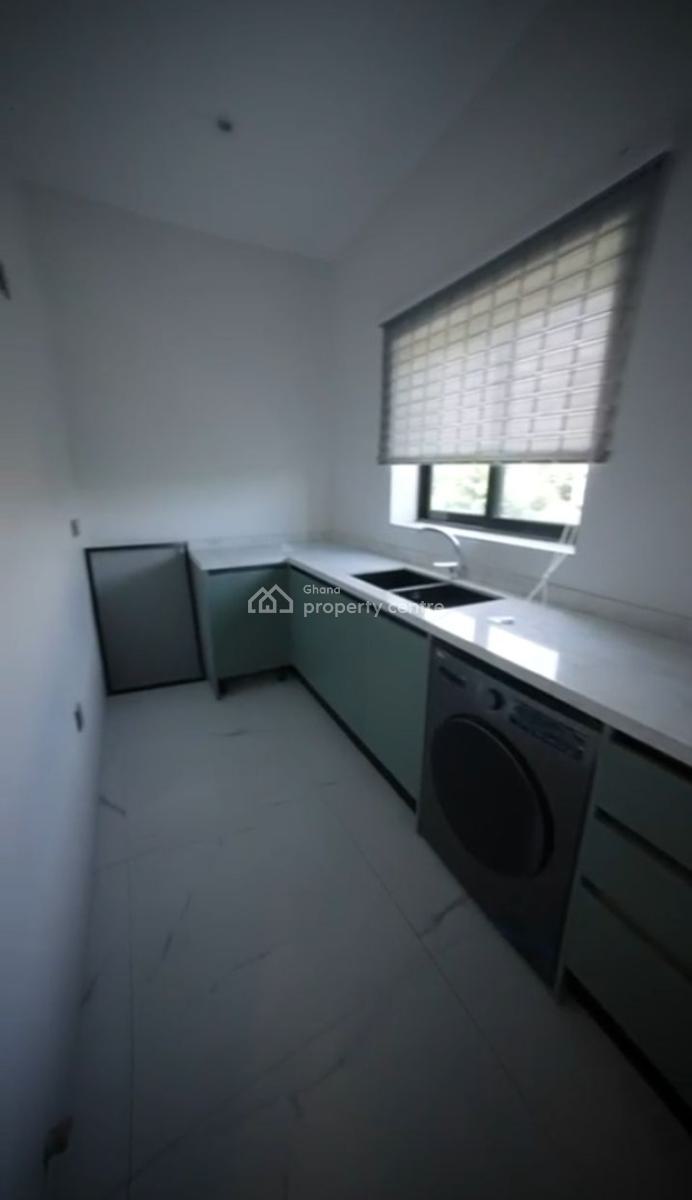 5 Bedroom3 Storey Building with Pool,2 Halls and 2 Kitchen, East Legon Adjiringano, East Legon, Accra, Terraced Duplex for Sale