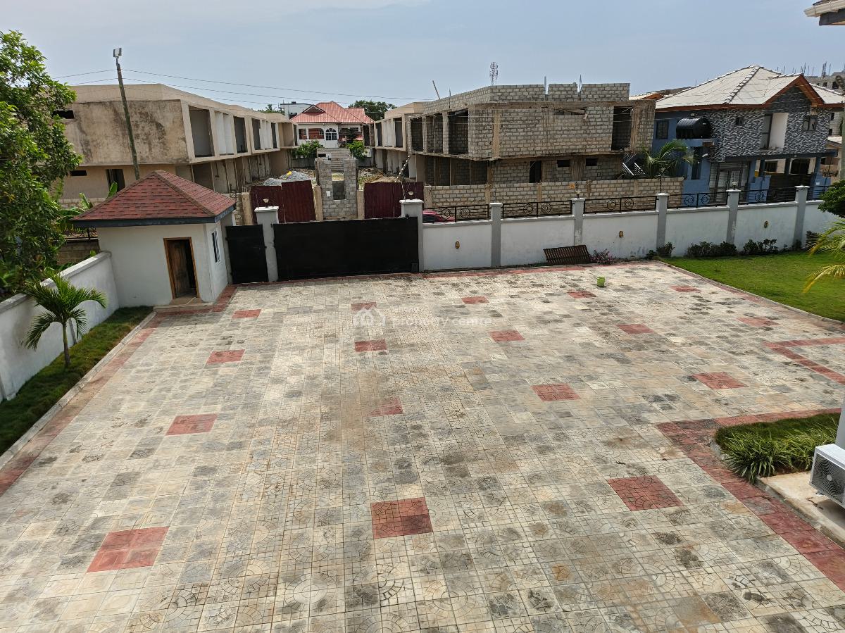 Luxury 4bedrooms with 2rooms Boys Quarters in Teshiebushroad, Teshiebusroad, Labadi-aborm, Accra, House for Sale