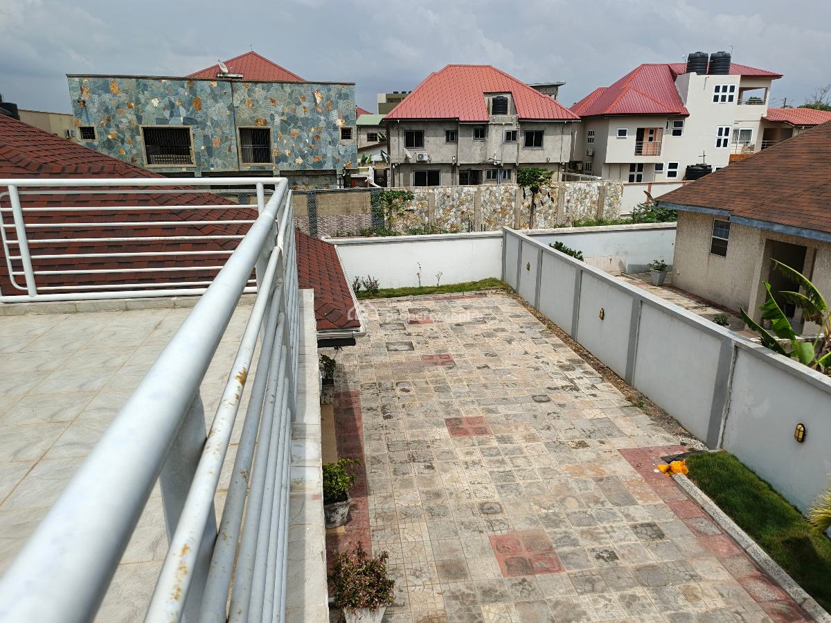 Luxury 4bedrooms with 2rooms Boys Quarters in Teshiebushroad, Teshiebusroad, Labadi-aborm, Accra, House for Sale