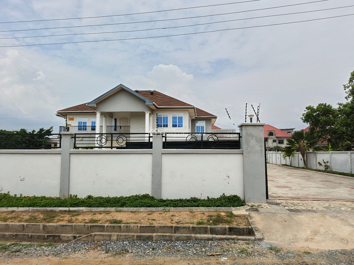Luxury 4bedrooms with 2rooms Boys Quarters in Teshiebushroad, Teshiebusroad, Labadi-aborm, Accra, House for Sale