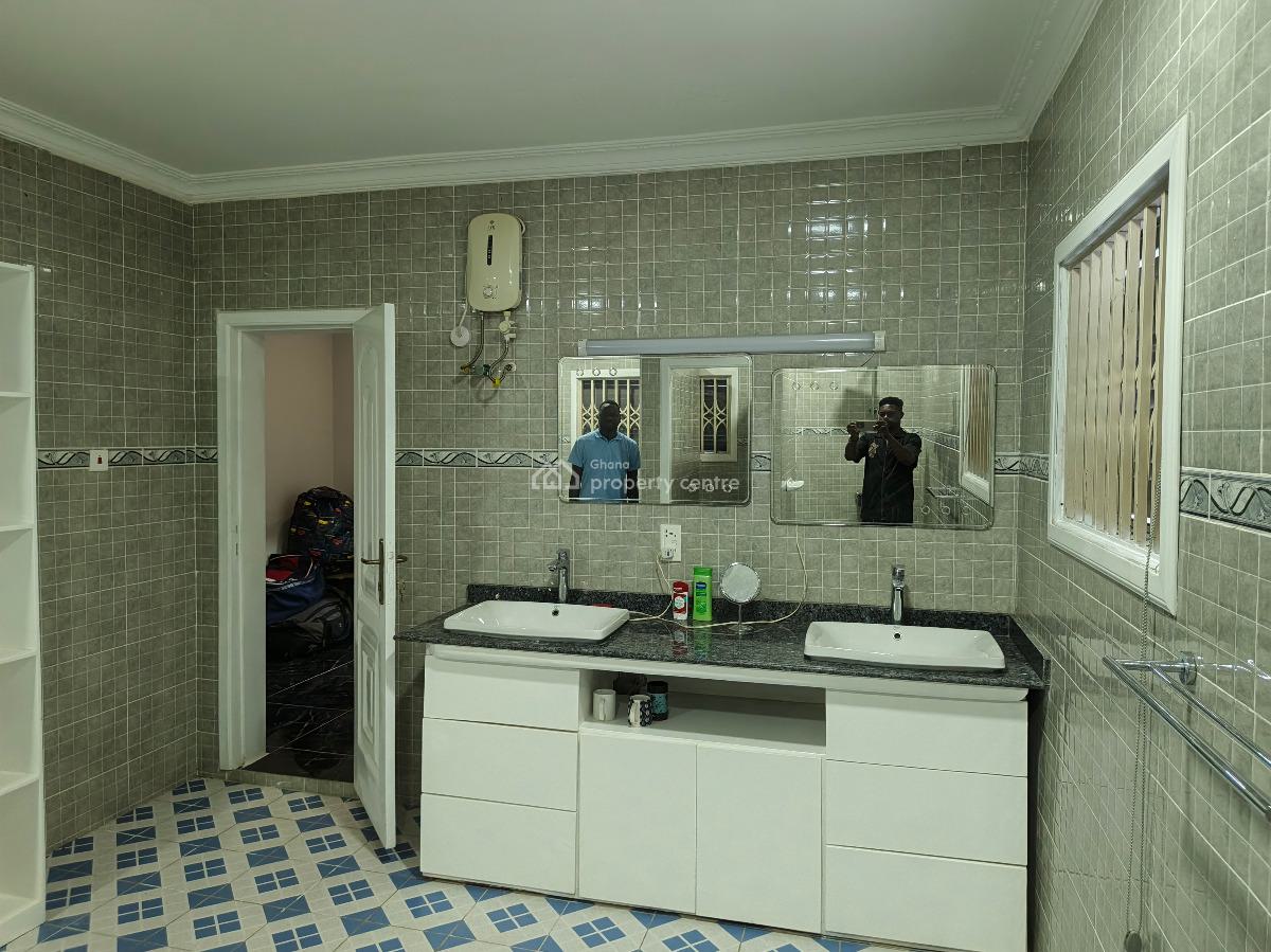 Luxury 4bedrooms with 2rooms Boys Quarters in Teshiebushroad, Teshiebusroad, Labadi-aborm, Accra, House for Sale