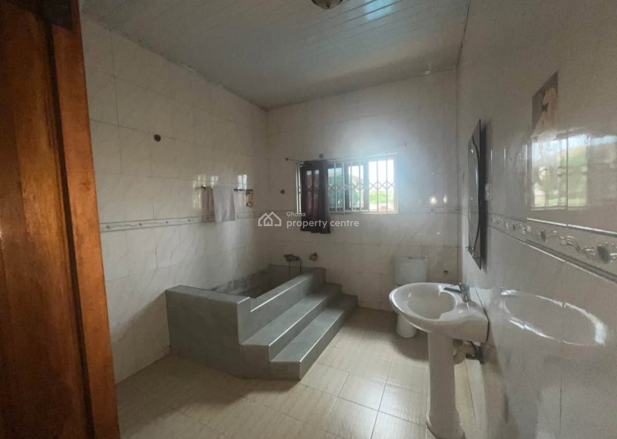 Hotel.    ( Operational), Santasi Apire, Kumasi Metropolitan, Ashanti, Hotel / Guest House for Sale