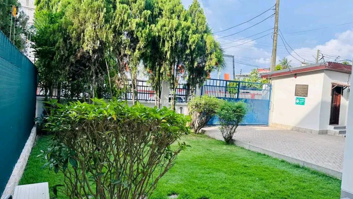 Executive Semi Detached 4-bedroom Townhouse @ Labone, North Labone, Accra, Townhouse for Rent