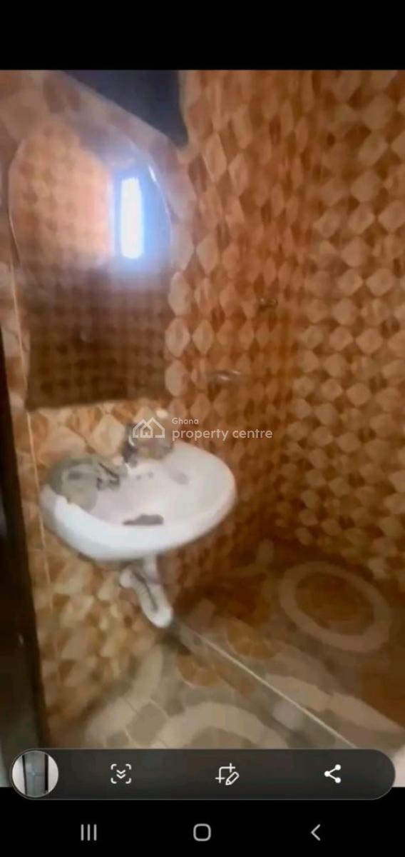 Newly Built Chamber and Hall @ Osu, Osu, Accra, Apartment for Rent