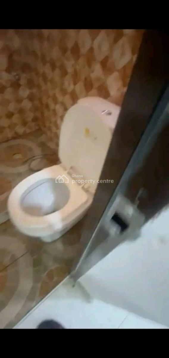 Newly Built Chamber and Hall @ Osu, Osu, Accra, Apartment for Rent