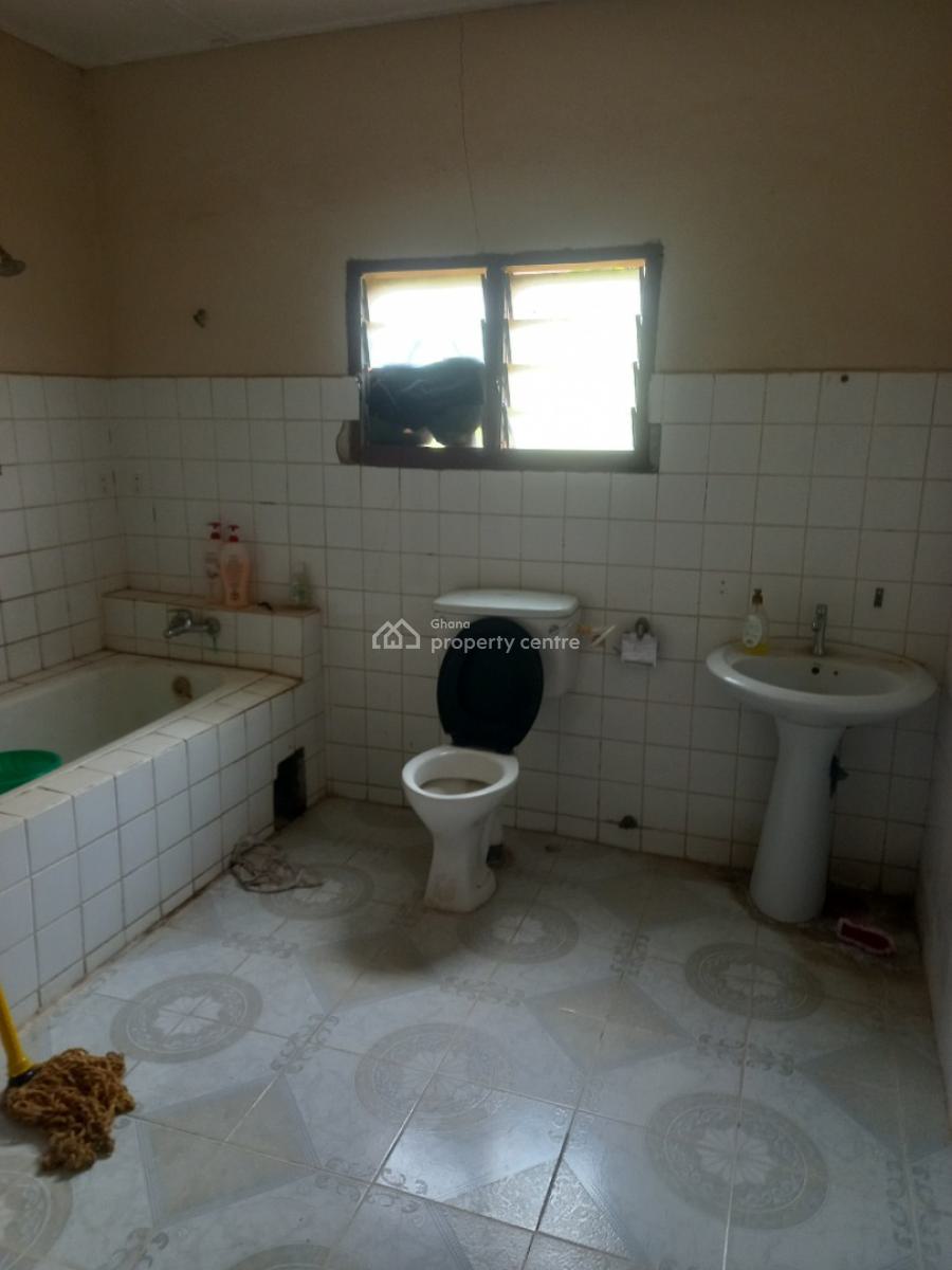 4 Bedrooms, Antoa, Near The Government Primary School., Kumasi Metropolitan, Ashanti, House for Sale
