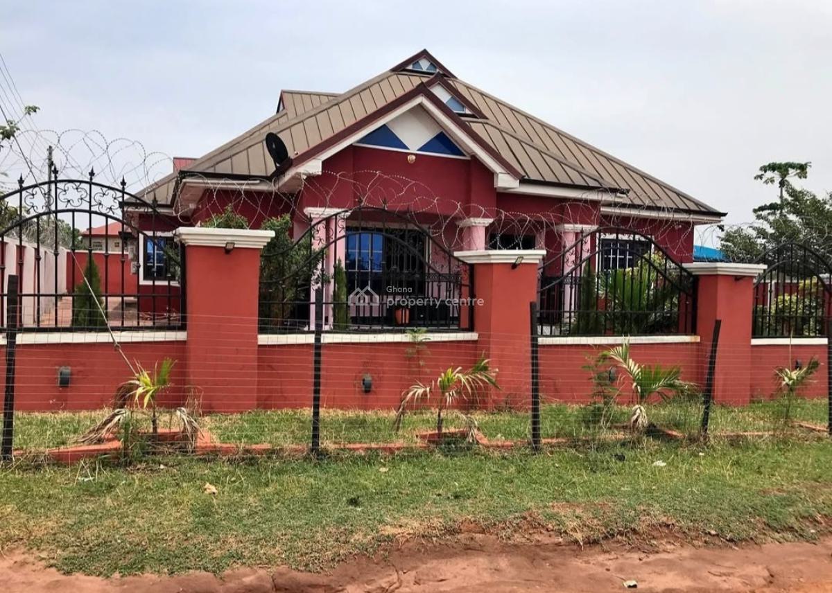 5 Bedrooms, Techiman Municipal, Brong Ahafo, House for Sale