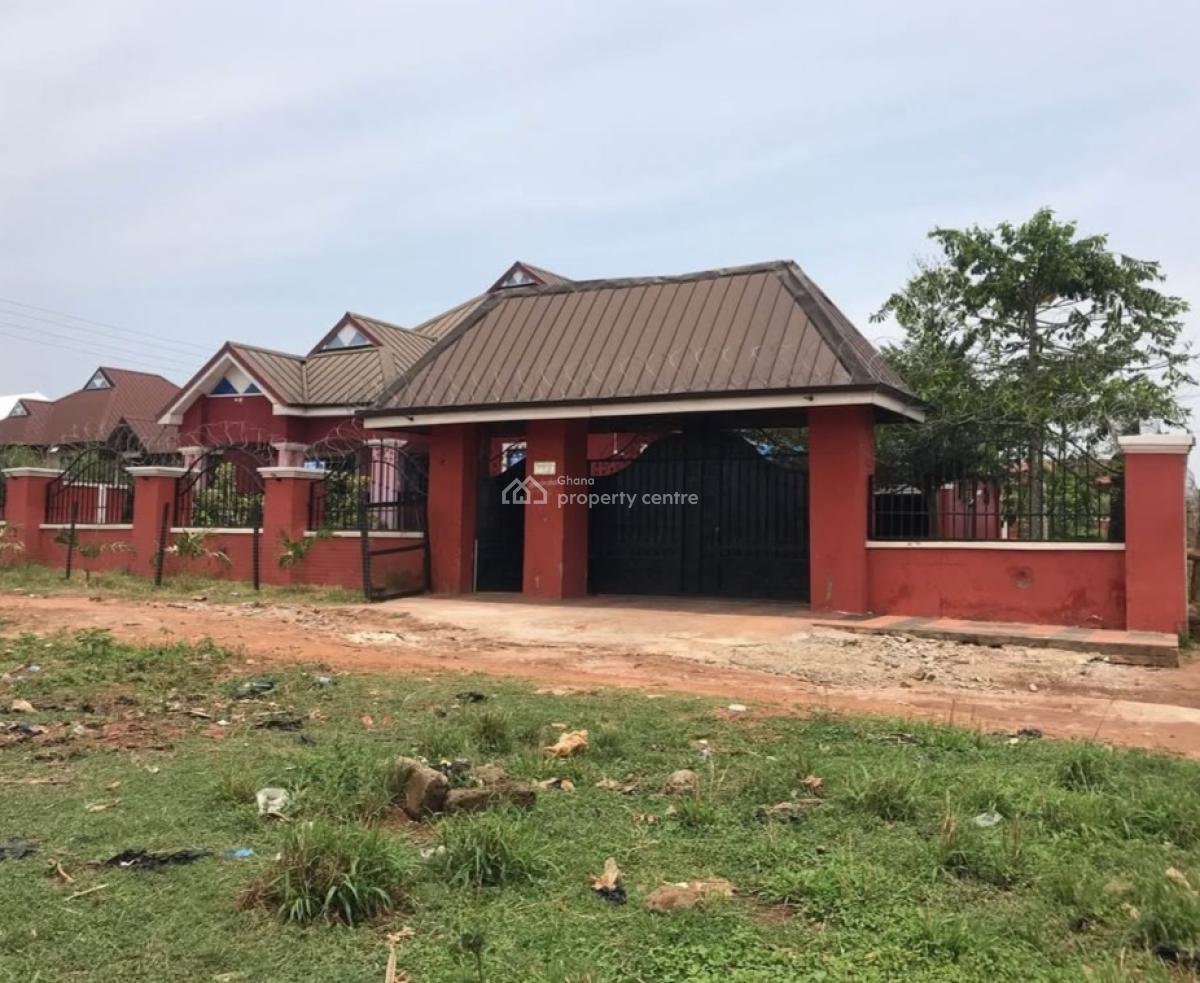 5 Bedrooms, Techiman Municipal, Brong Ahafo, House for Sale