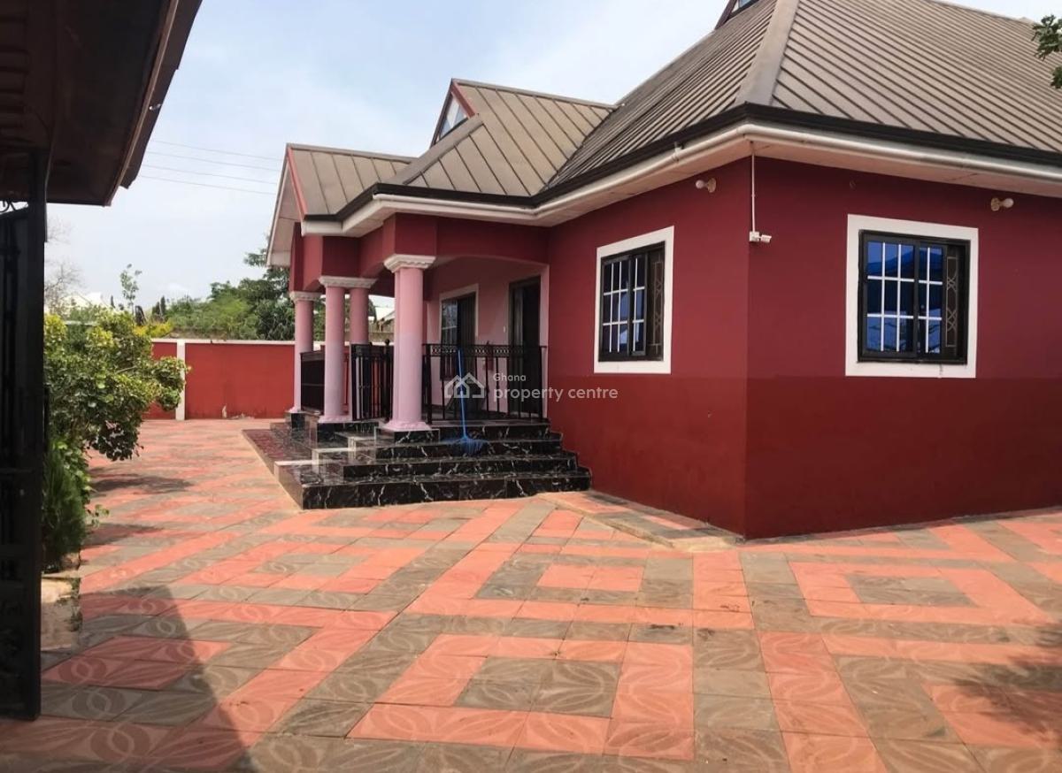 5 Bedrooms, Techiman Municipal, Brong Ahafo, House for Sale