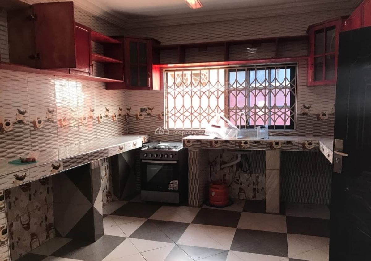 5 Bedrooms, Techiman Municipal, Brong Ahafo, House for Sale