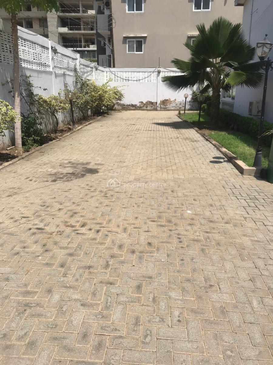 Executive 9 Bedrooms, North Labone, Accra, House for Rent