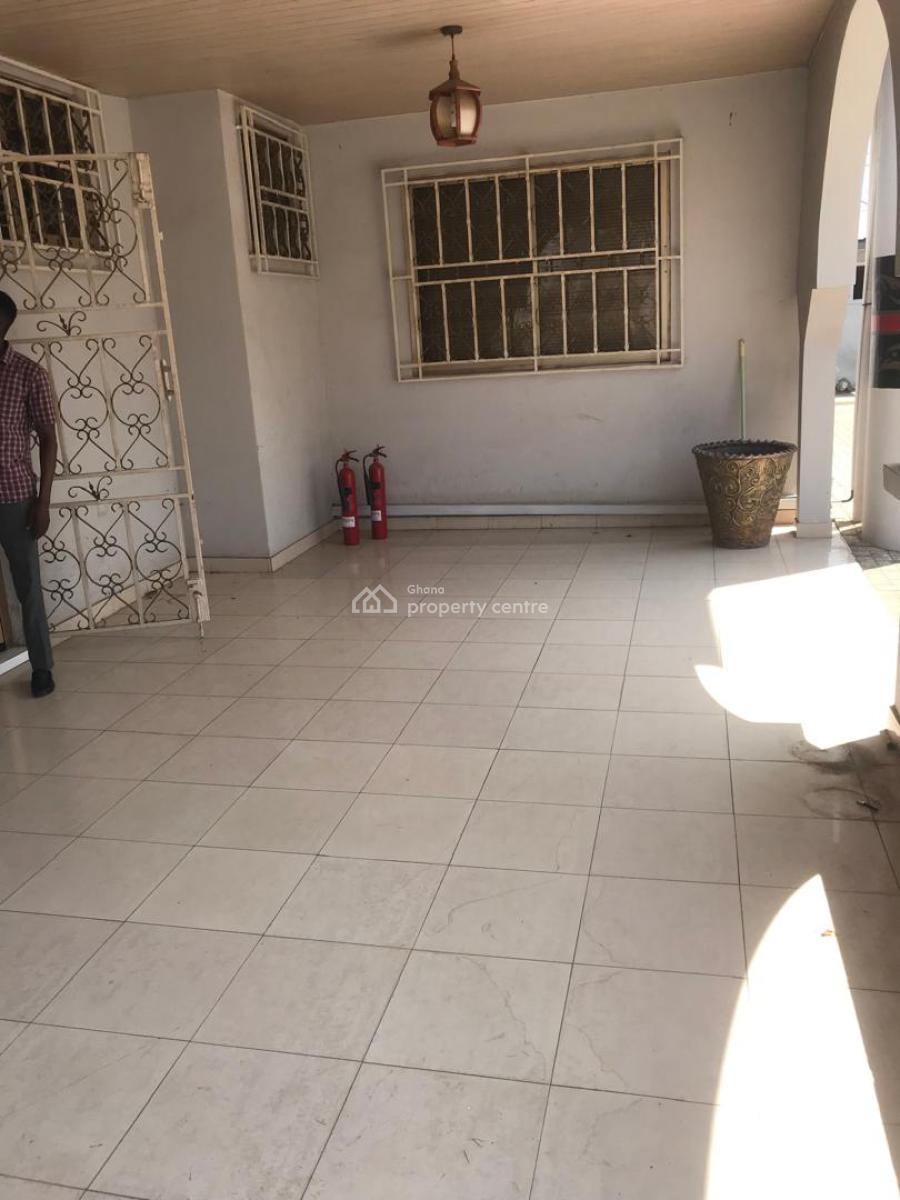 Executive 9 Bedrooms, North Labone, Accra, House for Rent