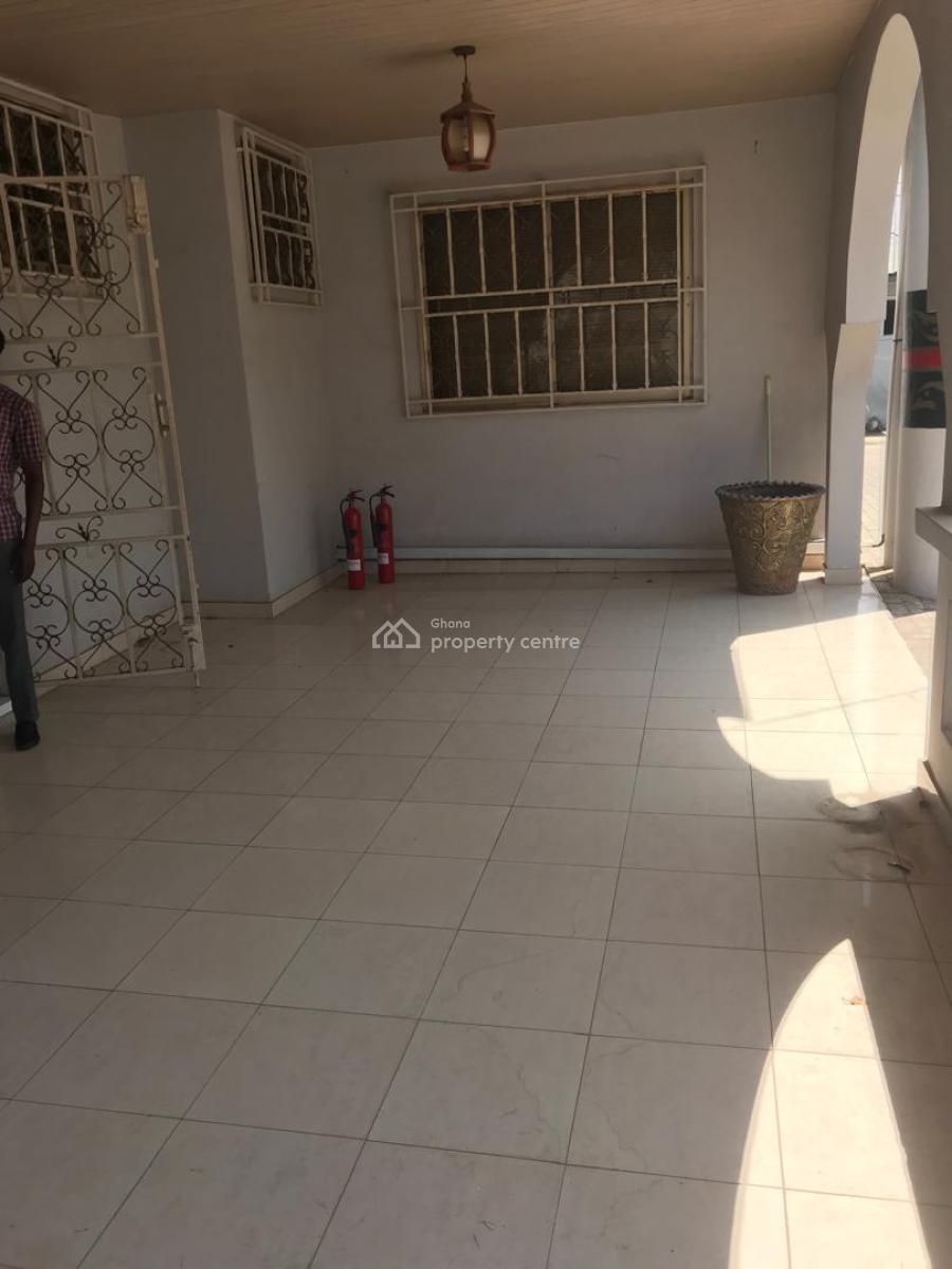 Executive 9 Bedrooms, North Labone, Accra, House for Rent