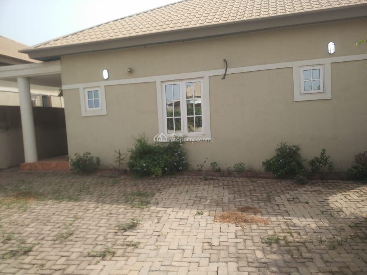 3 Bedrooms at Dome, Parakuo Estate Road, Dome, Ga East Municipal, Accra, Detached Bungalow for Sale