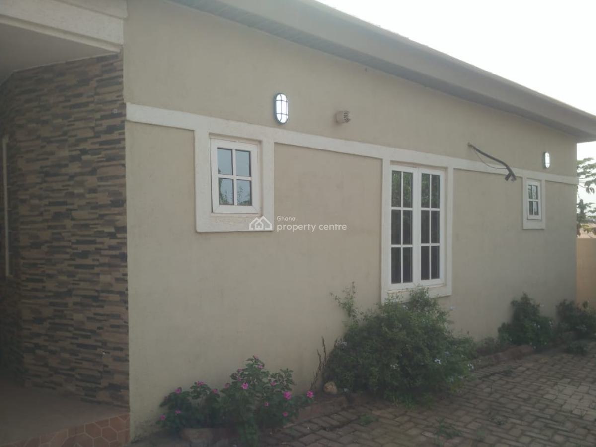 3 Bedrooms at Dome, Parakuo Estate Road, Dome, Ga East Municipal, Accra, Detached Bungalow for Sale
