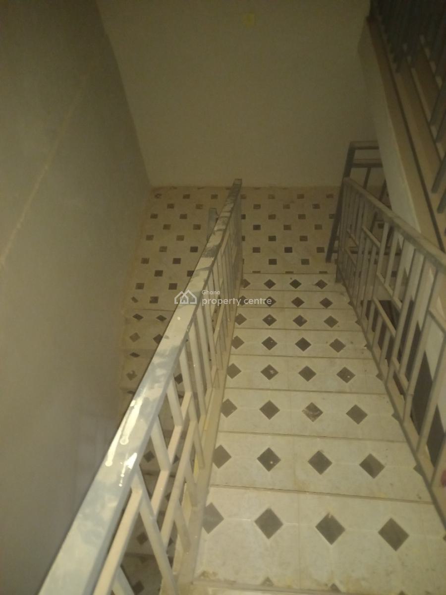 18 Bedrooms, Sokoban ( Apaaso) Near Ahodwo Daban., Kumasi Metropolitan, Ashanti, House for Sale