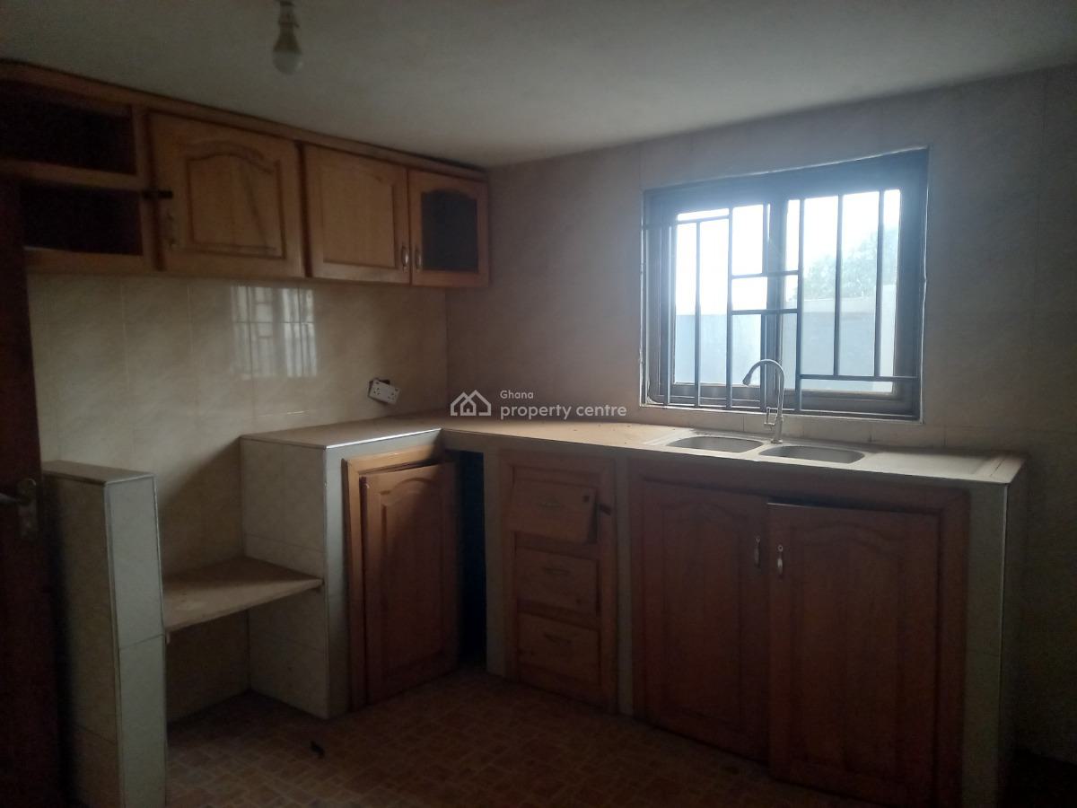 18 Bedrooms, Sokoban ( Apaaso) Near Ahodwo Daban., Kumasi Metropolitan, Ashanti, House for Sale