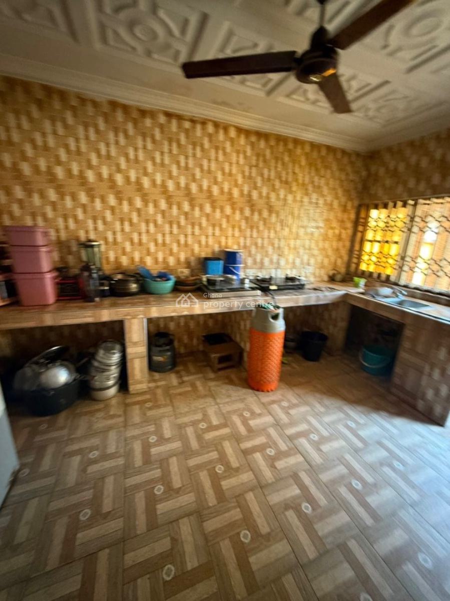 6 Bedrooms at Effiduase Kumasi, Effiduase, Kumasi Metropolitan, Ashanti, Detached Bungalow for Sale