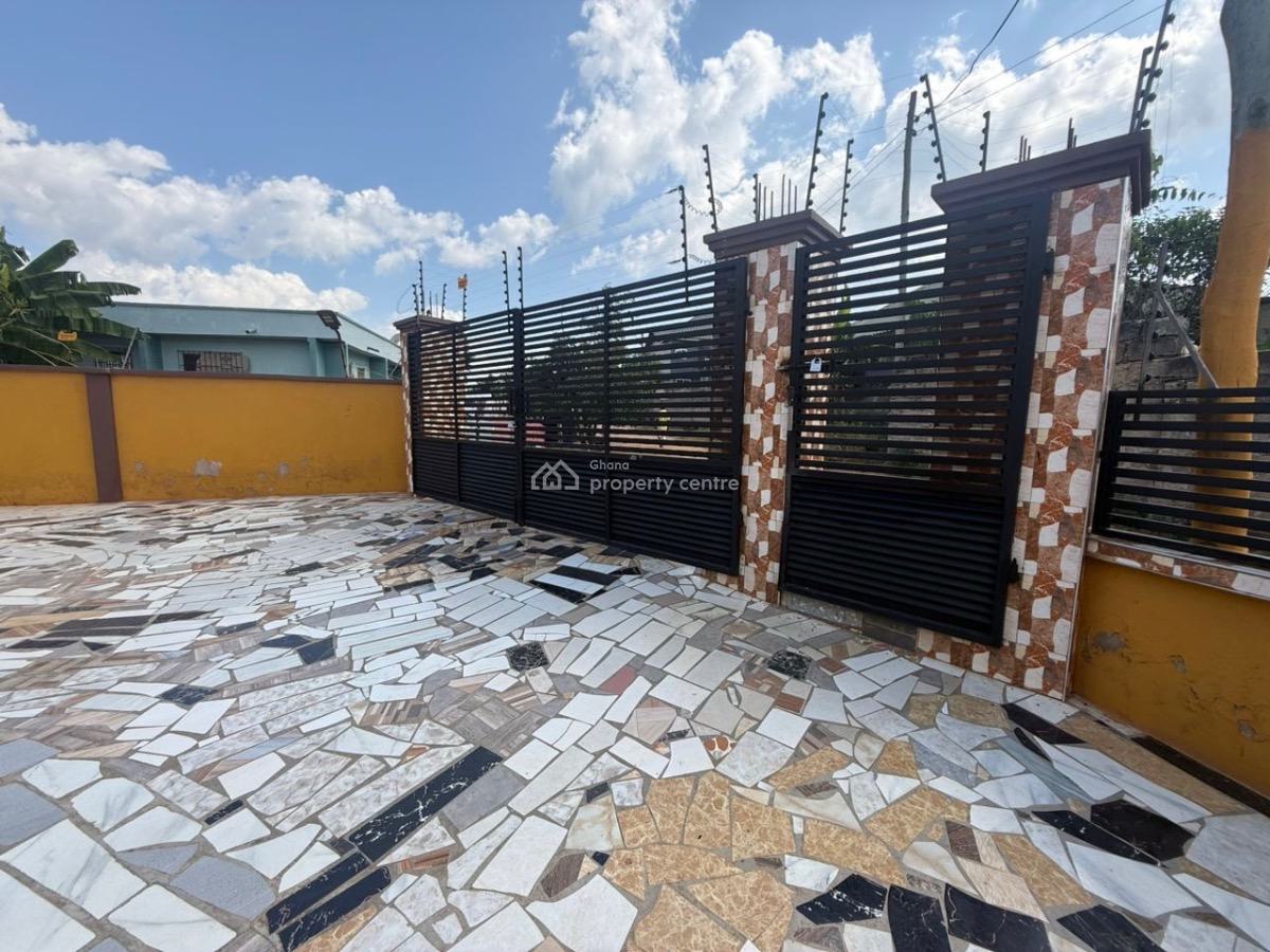 6 Bedrooms at Effiduase Kumasi, Effiduase, Kumasi Metropolitan, Ashanti, Detached Bungalow for Sale