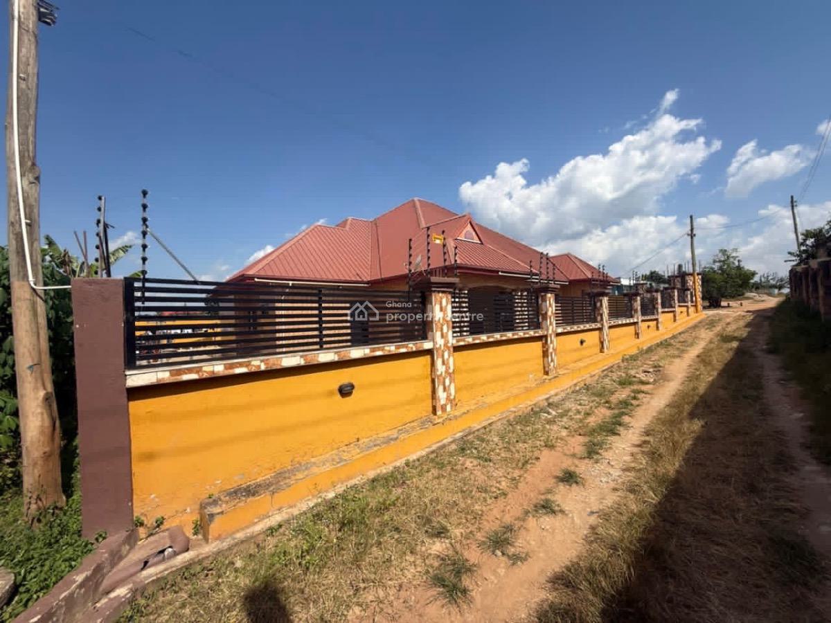 6 Bedrooms at Effiduase Kumasi, Effiduase, Kumasi Metropolitan, Ashanti, Detached Bungalow for Sale