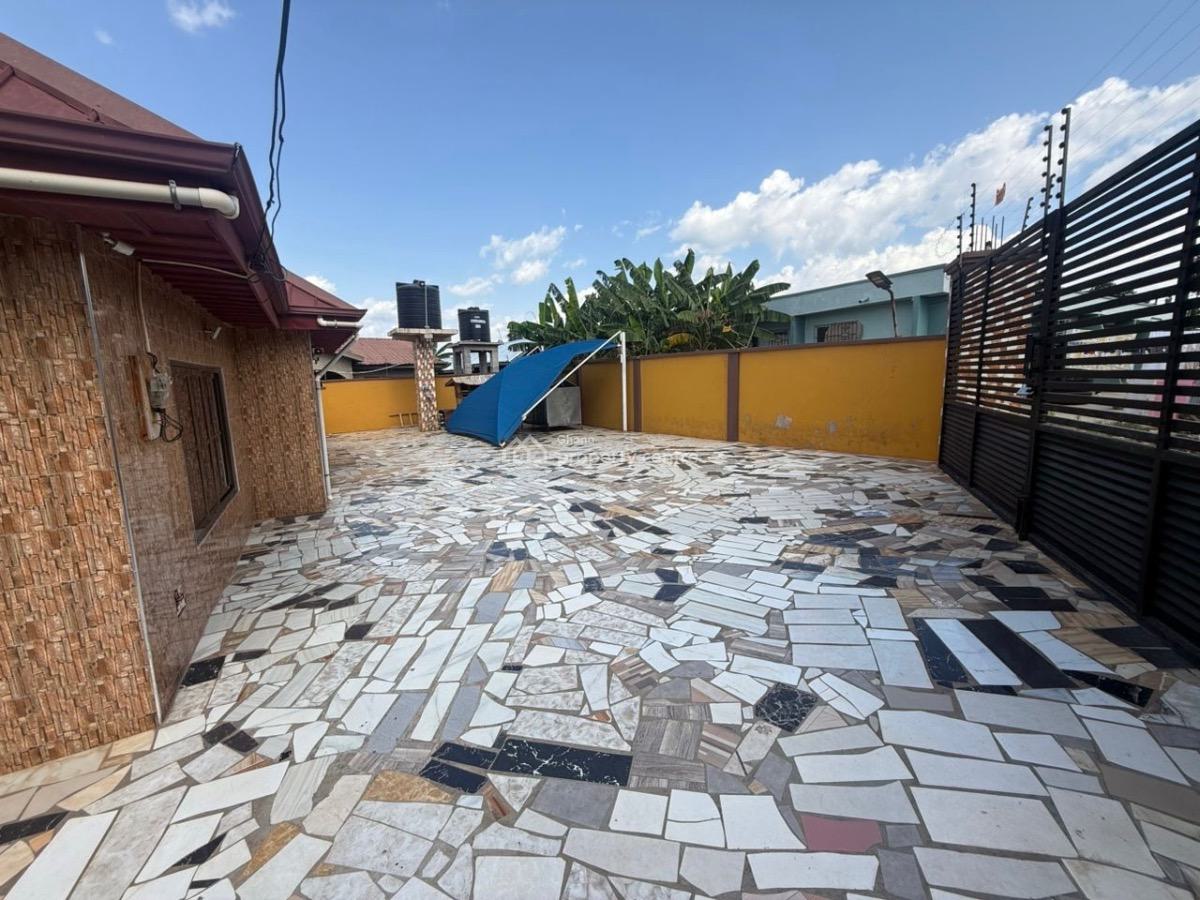 6 Bedrooms at Effiduase Kumasi, Effiduase, Kumasi Metropolitan, Ashanti, Detached Bungalow for Sale