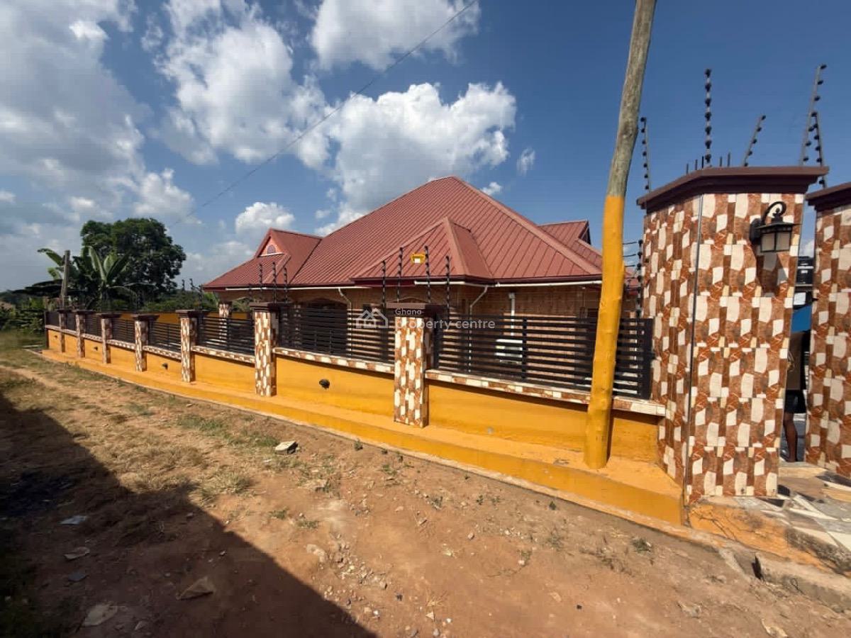 6 Bedrooms at Effiduase Kumasi, Effiduase, Kumasi Metropolitan, Ashanti, Detached Bungalow for Sale