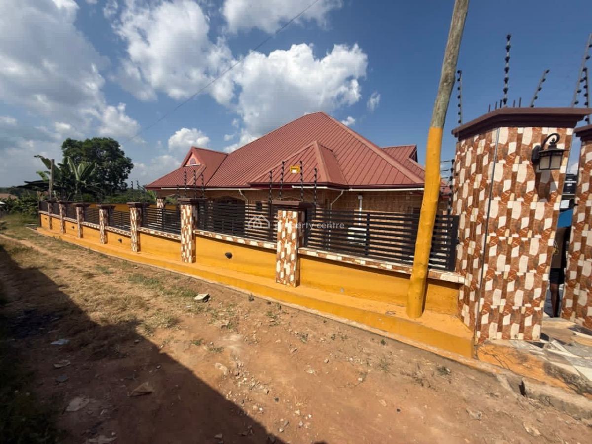 6 Bedrooms at Effiduase Kumasi, Effiduase, Kumasi Metropolitan, Ashanti, Detached Bungalow for Sale