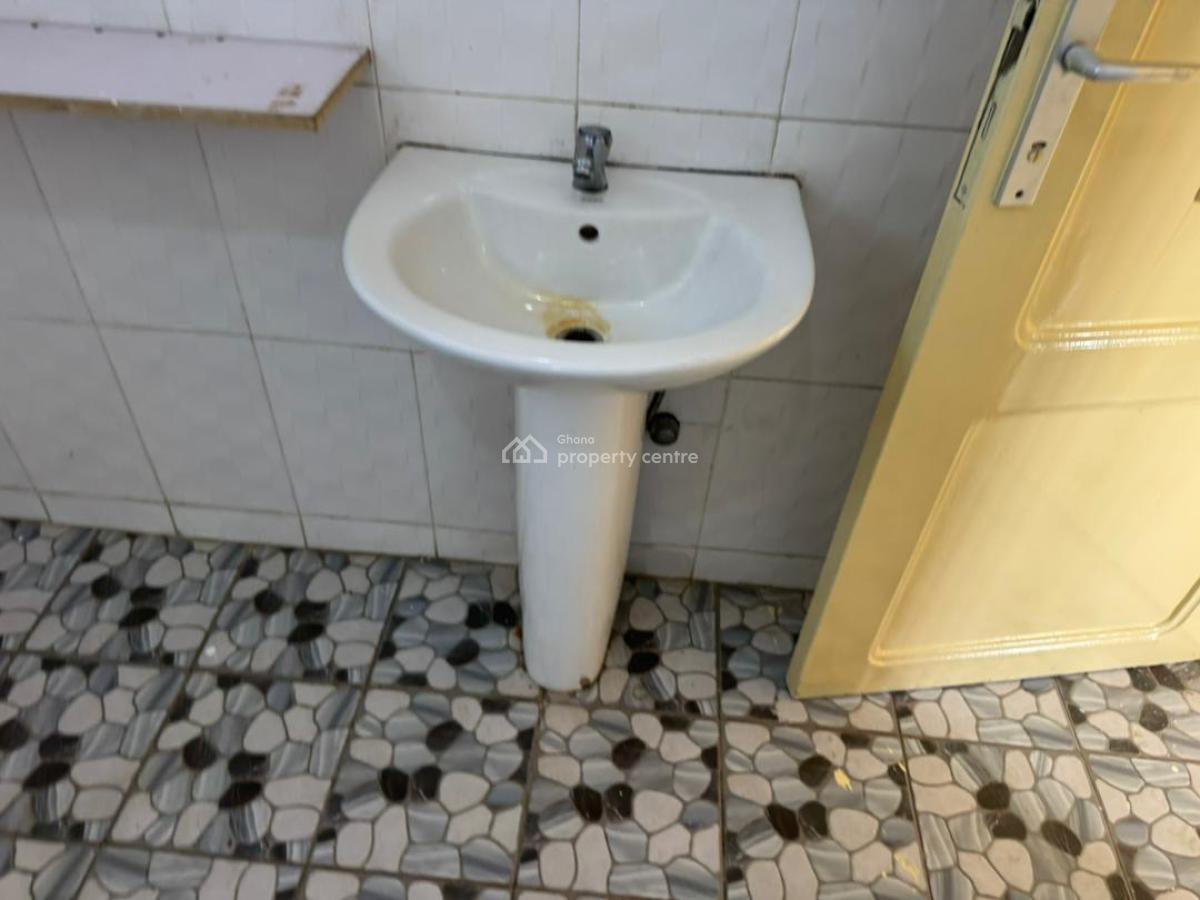 4 Bedroom with 2 Washroom Self Compound at Tantra Hills Aroun, Tantra Hill, Achimota, Accra, House for Rent