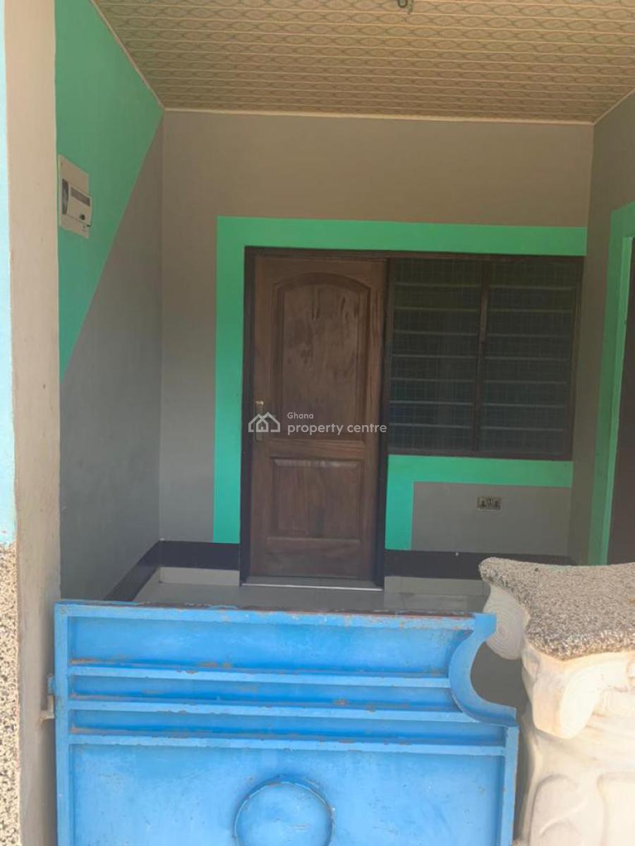 Single Room Self Contain at The Back of Trade Fair La, Tse Addo, La Dade Kotopon Municipal, Accra, Apartment for Rent
