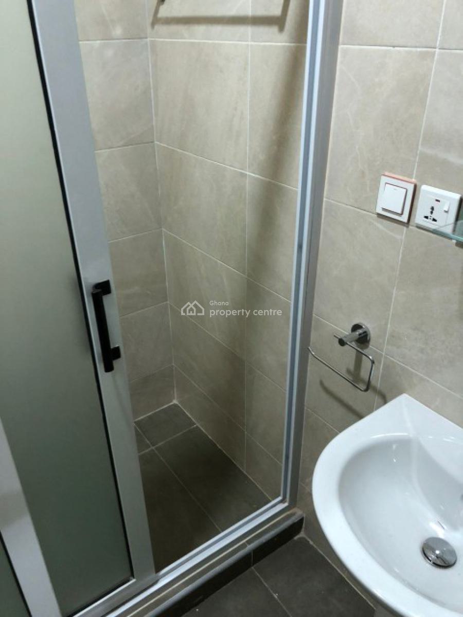 Chamber and Hall Self Contained, Bark of Trade Fair La, La Dade Kotopon Municipal, Accra, Land for Rent