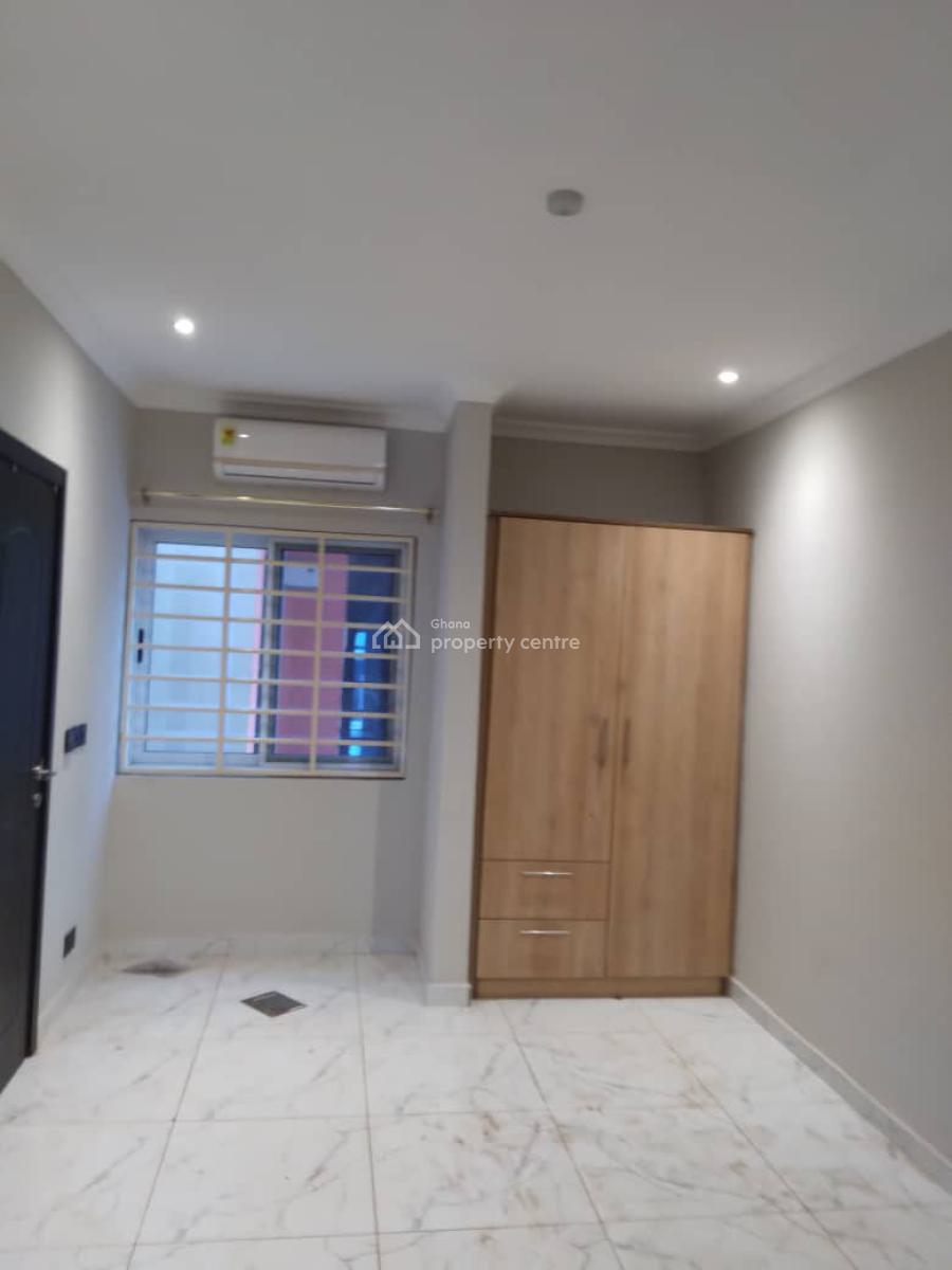 Chamber and Hall Self Contained, Bark of Trade Fair La, La Dade Kotopon Municipal, Accra, Land for Rent