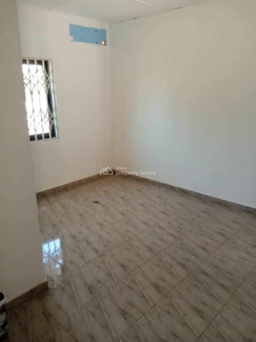 Chamber and Hall Self Contained, Bark of Trade Fair La, La Dade Kotopon Municipal, Accra, Land for Rent