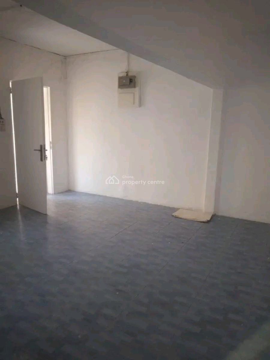 Office Space Ground Floor Facing The Main Road, Dzorwulu, Accra, Office Space for Rent