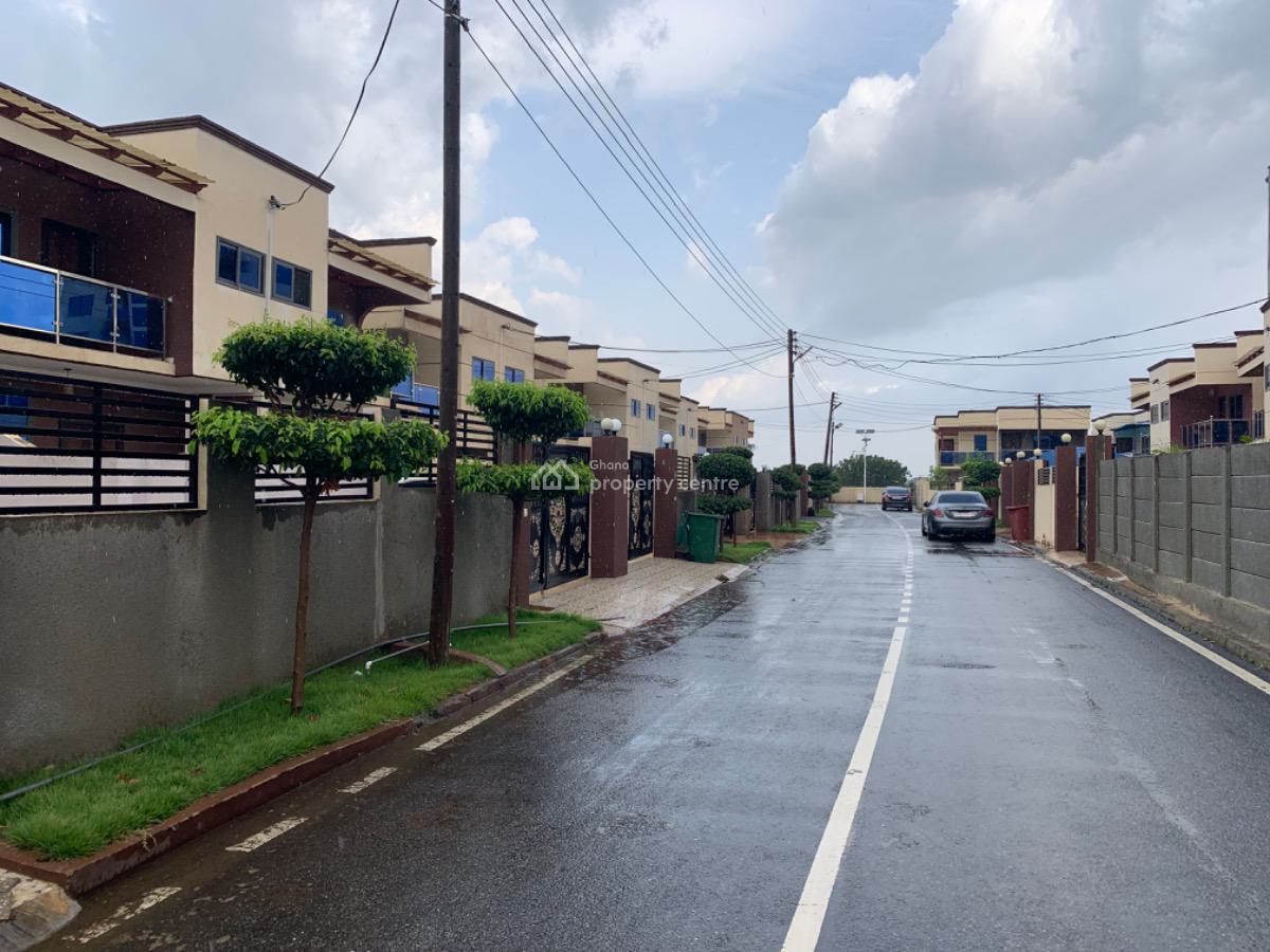 4 Bedrooms Duplex House in a Gated Community, Oyarifa, La Nkwantanang Madina Municipal, Accra, Semi-detached Duplex for Rent