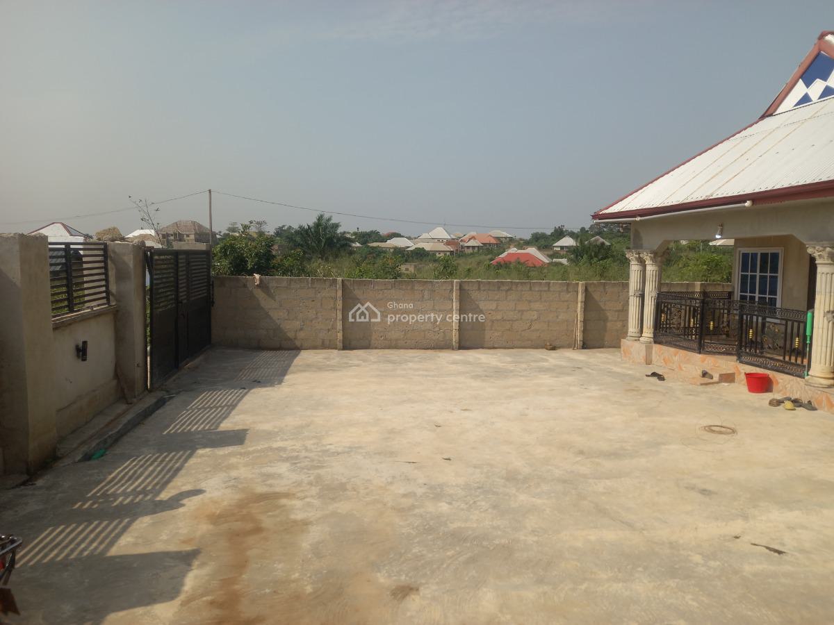 3 Bedrooms  ( Full Plot), Bomfa, Near Fawoade Mampongteng. Tafo Pankrono Road., Kumasi Metropolitan, Ashanti, House for Sale