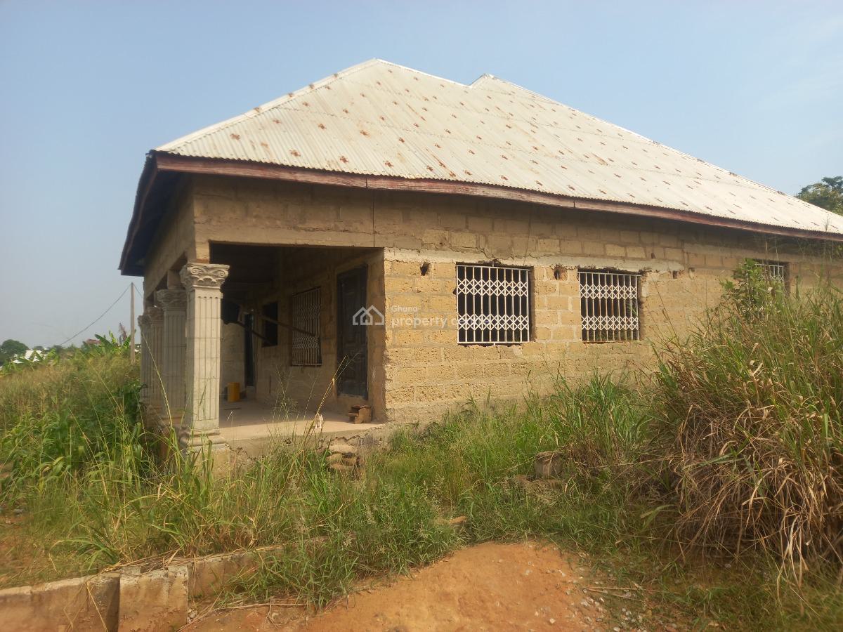4 Bedrooms   ( Full Plot), Bomfa,  Near Fawoade Mampongteng,  on Tafo Pankrono Road., Kumasi Metropolitan, Ashanti, House for Sale