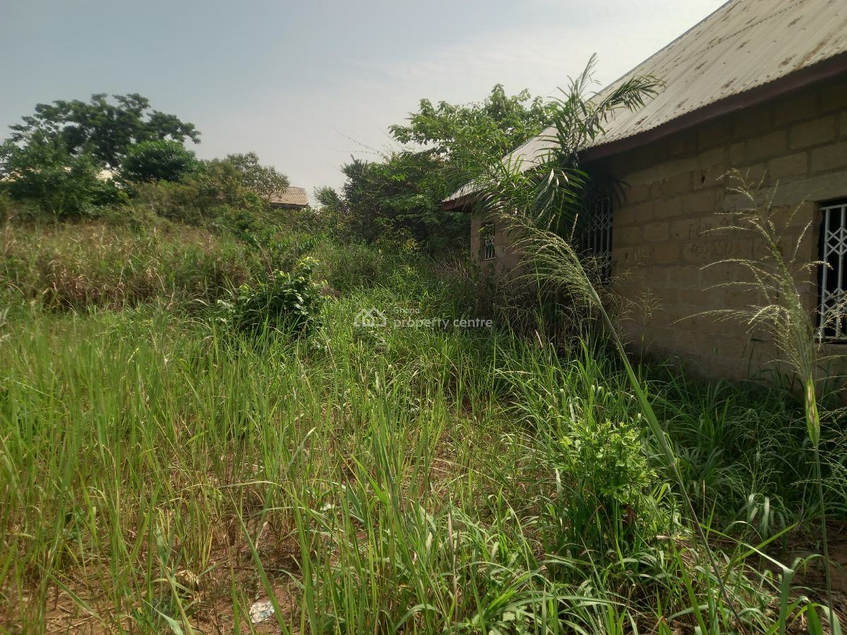 4 Bedrooms   ( Full Plot), Bomfa,  Near Fawoade Mampongteng,  on Tafo Pankrono Road., Kumasi Metropolitan, Ashanti, House for Sale