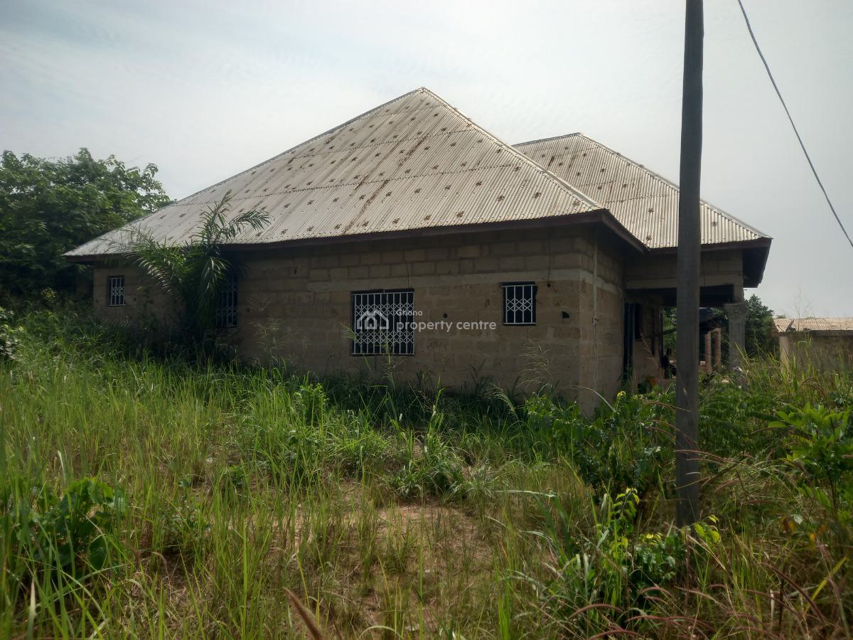 4 Bedrooms   ( Full Plot), Bomfa,  Near Fawoade Mampongteng,  on Tafo Pankrono Road., Kumasi Metropolitan, Ashanti, House for Sale