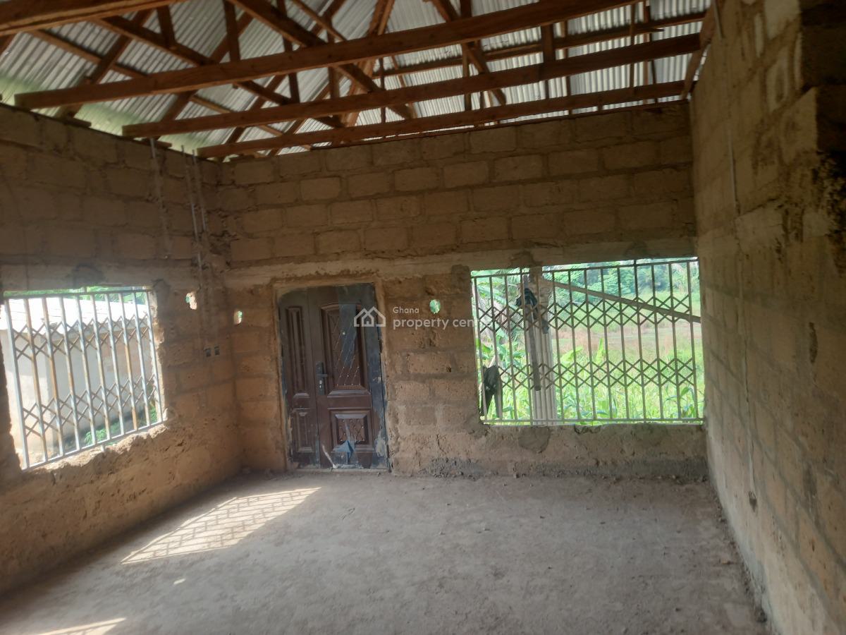 4 Bedrooms   ( Full Plot), Bomfa,  Near Fawoade Mampongteng,  on Tafo Pankrono Road., Kumasi Metropolitan, Ashanti, House for Sale