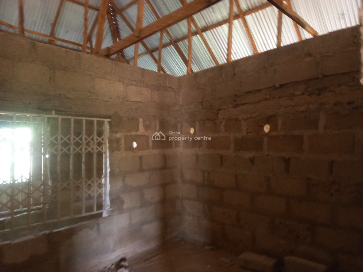 4 Bedrooms   ( Full Plot), Bomfa,  Near Fawoade Mampongteng,  on Tafo Pankrono Road., Kumasi Metropolitan, Ashanti, House for Sale