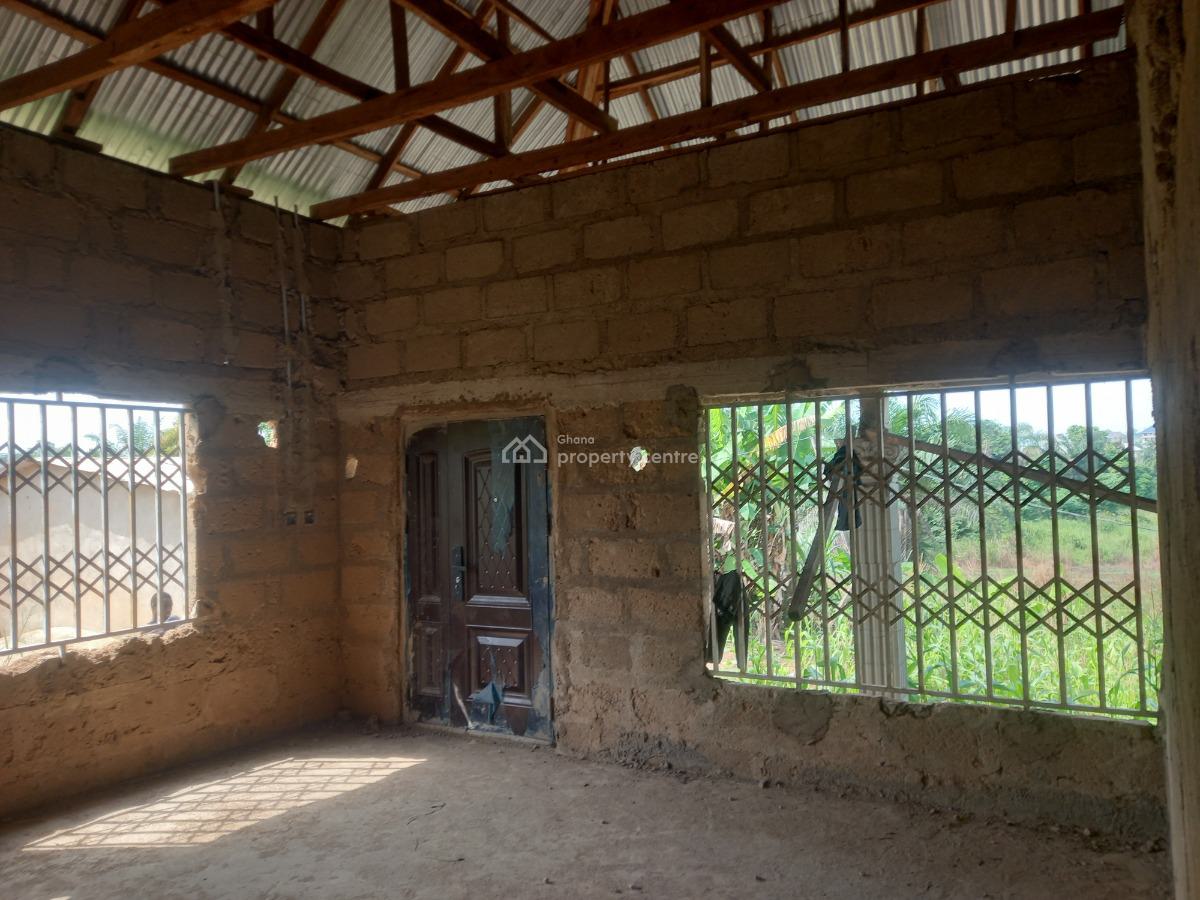 4 Bedrooms   ( Full Plot), Bomfa,  Near Fawoade Mampongteng,  on Tafo Pankrono Road., Kumasi Metropolitan, Ashanti, House for Sale