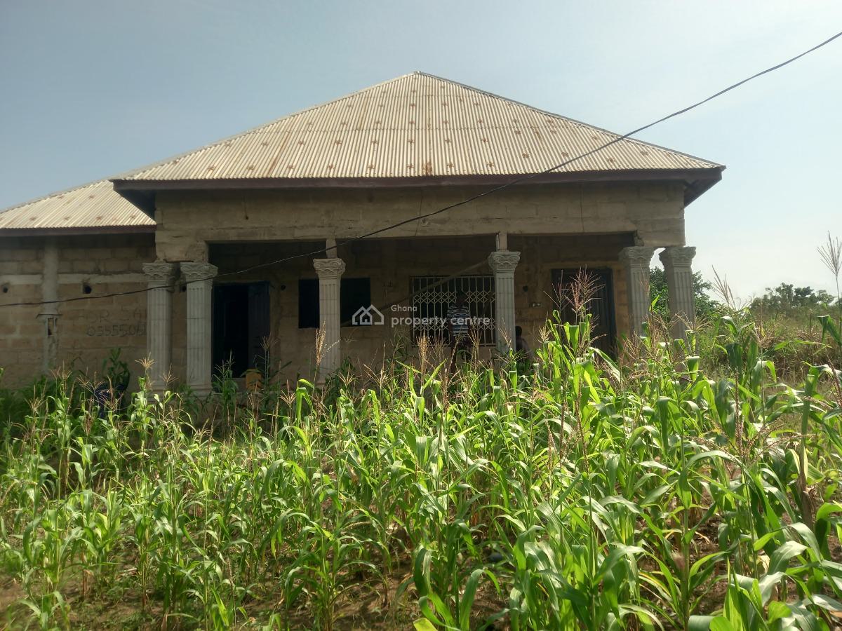 4 Bedrooms   ( Full Plot), Bomfa,  Near Fawoade Mampongteng,  on Tafo Pankrono Road., Kumasi Metropolitan, Ashanti, House for Sale